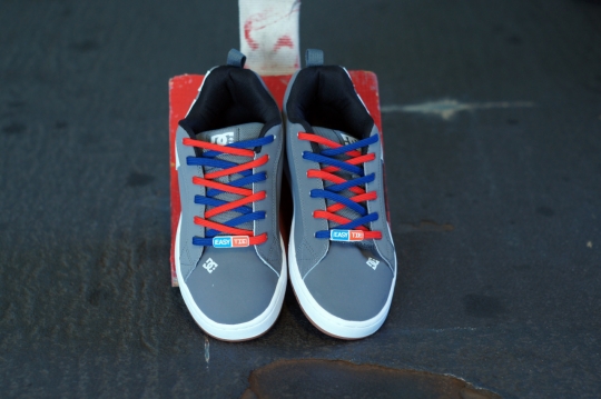 DC-Mens-Court-Graffik-Skate-Shoe-Easy-Tie-Dual-Colored-Shoelaces-Red-Blue-Criss Cross -Lacing-How-to-Lace-Your-Shoes-Method