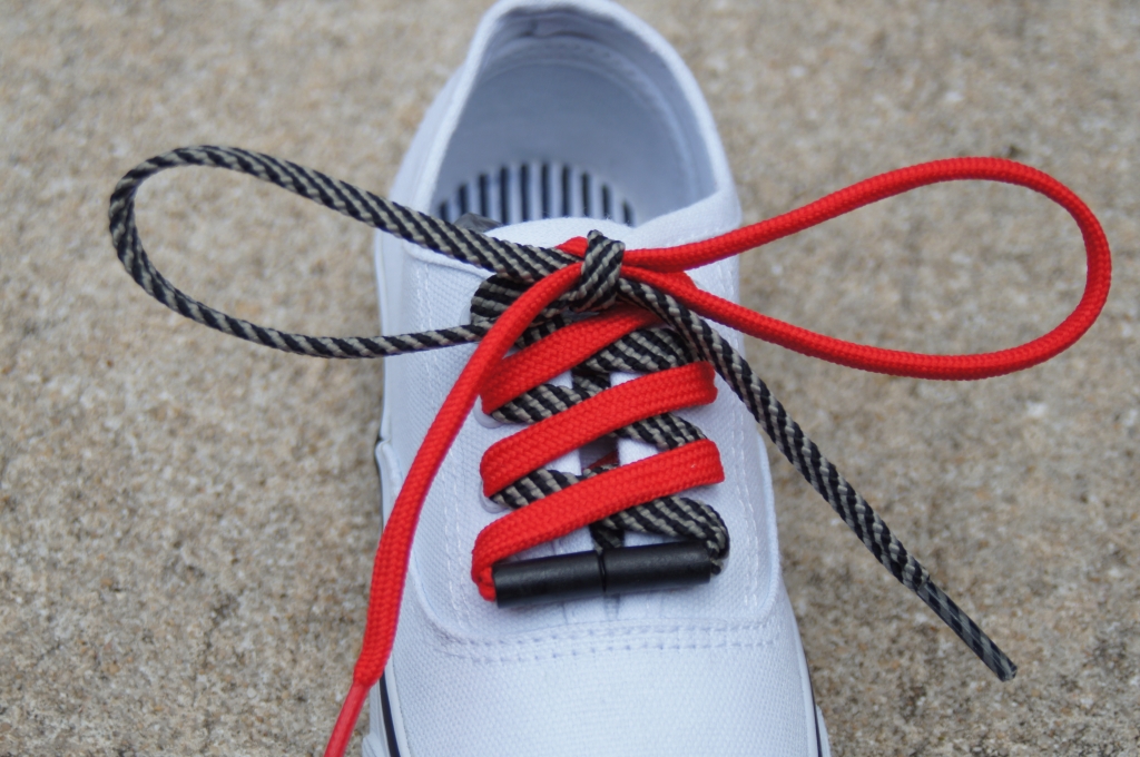 Easy Tie Pull 1 - Easy Tie Shoelaces